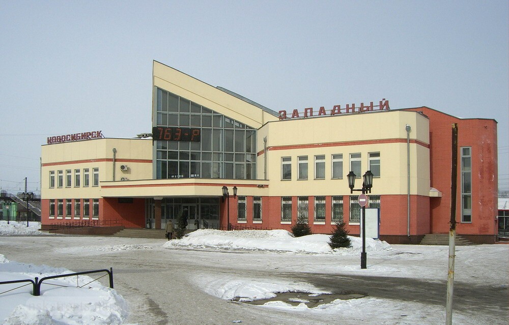 Новосибирск западный правая. Новосибирск-Западный станция. Вокзал в Новосибирске Новосибирск Западный. Старый вокзал Новосибирск Западный. Вокзала Новосибирск Западный 80 год.